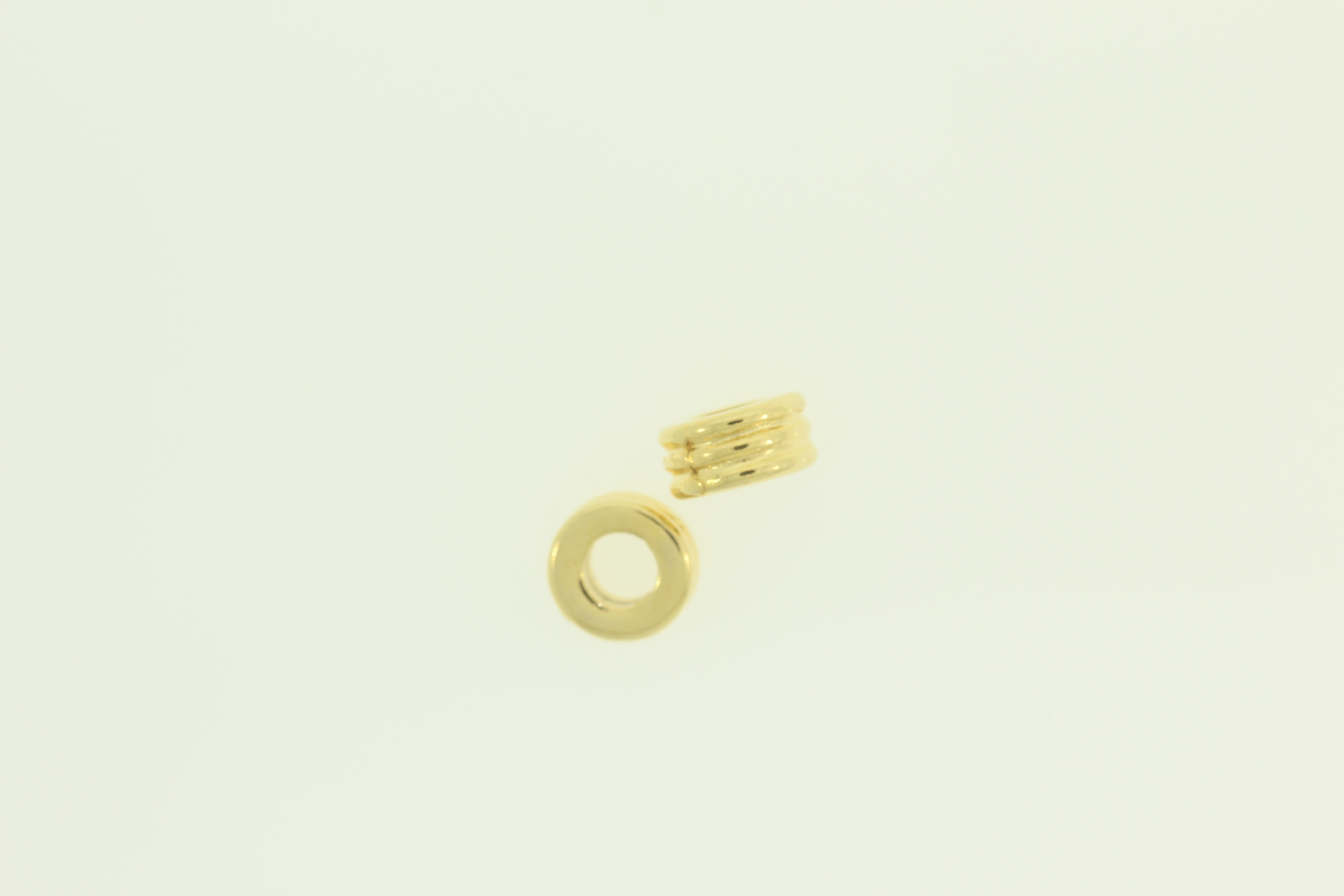Separador Bañado en Oro 24kt. con Orificio de 4 mm.de Dia.(Bolsa de 4 piezas)