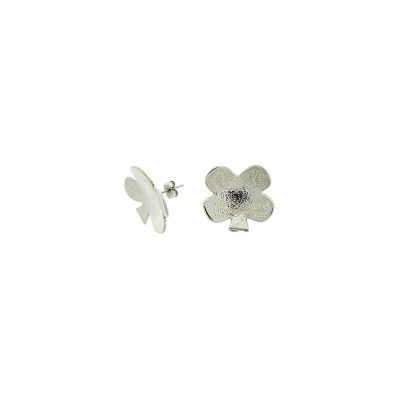 ZARCILLO TREBOL DE 4 PETALOS DE 20 mm BAÑADO EN NIQUEL CON RETENEDOR (BOLSA DE 1 SET)